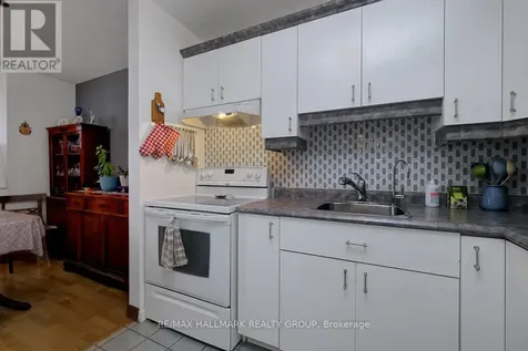 2020 Jasmine Crescent Ottawa ON K1J 8K5