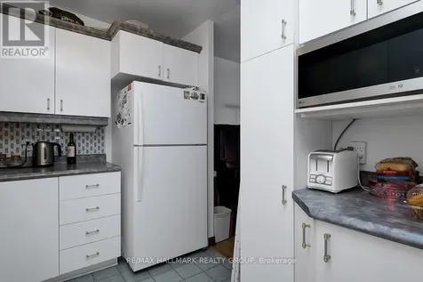 2020 Jasmine Crescent Ottawa ON K1J 8K5