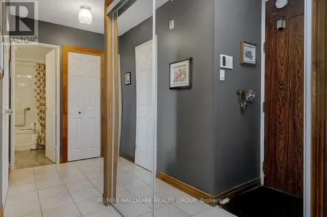 2020 Jasmine Crescent Ottawa ON K1J 8K5