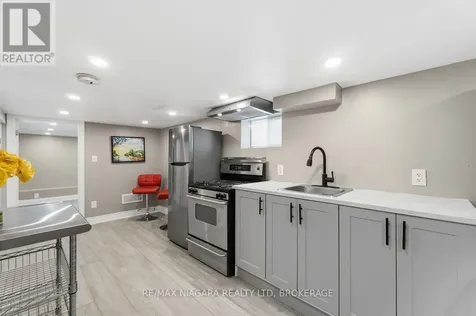77 Semley Avenue Welland (broadway) ON L3C 1X5