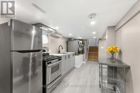 77 Semley Avenue Welland (broadway) ON L3C 1X5