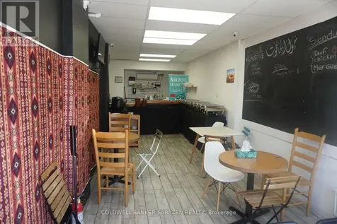 1581 Bank Street Ottawa ON K1H 7Z3