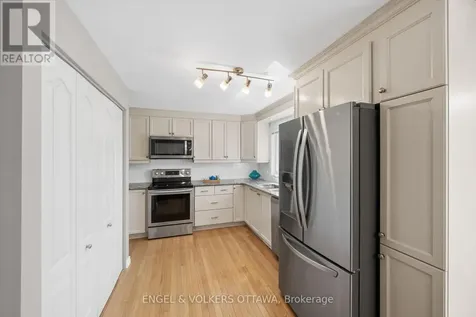 1986 Summerfields Crescent Ottawa ON K1C 7B4