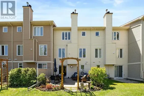 1986 Summerfields Crescent Ottawa ON K1C 7B4