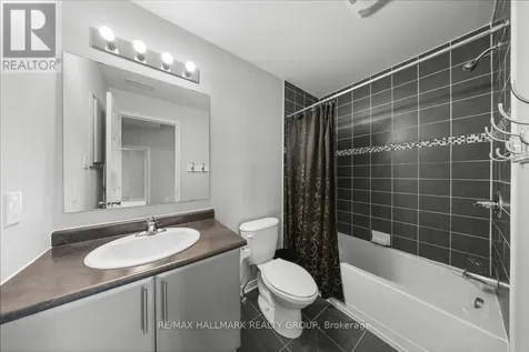 102 Artesa Private Ottawa ON K2S 0J8