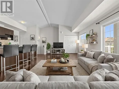 102 Artesa Private Ottawa ON K2S 0J8