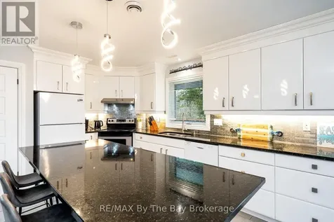 961 Shore Lane Wasaga Beach ON L9Z 2B8
