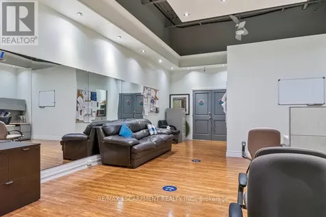 2400 Wyecroft Road Oakville (qe Queen Elizabeth) ON L6L 6M8