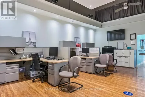 2400 Wyecroft Road Oakville (qe Queen Elizabeth) ON L6L 6M8