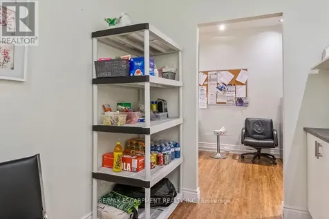 2400 Wyecroft Road Oakville (qe Queen Elizabeth) ON L6L 6M8