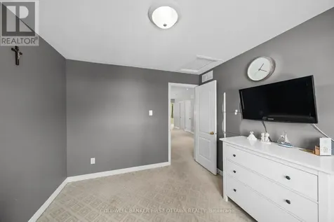 6A Rosetta Avenue Ottawa ON K2G 6T5