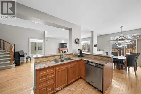6A Rosetta Avenue Ottawa ON K2G 6T5