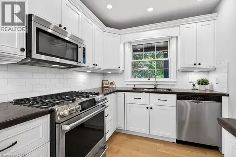 350 East Side Crescent Burlington ON L7R 3G9