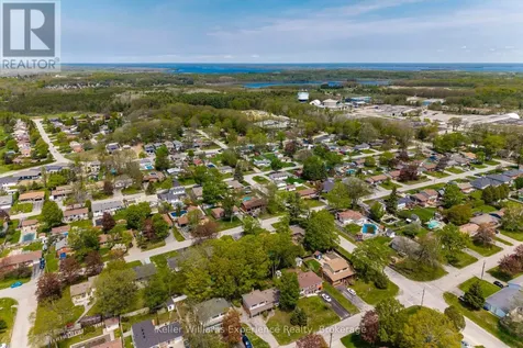 12 Richelieu Street Penetanguishene ON L9M 1H9