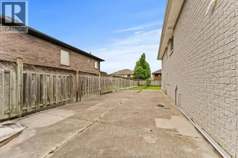2515 Cousineau Street Lasalle ON N9H 2M2