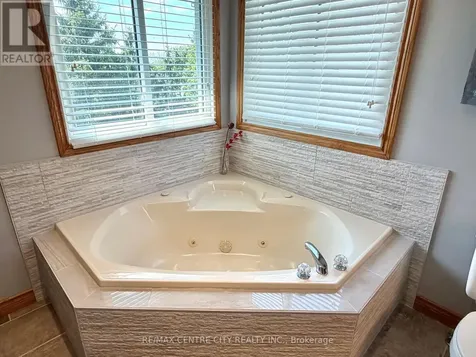 31 Cavanaugh Crescent St. Thomas ON N5R 5Y6