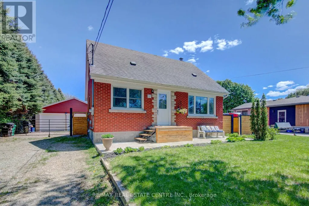 17 Daniel Avenue Kitchener ON N2K 1E8