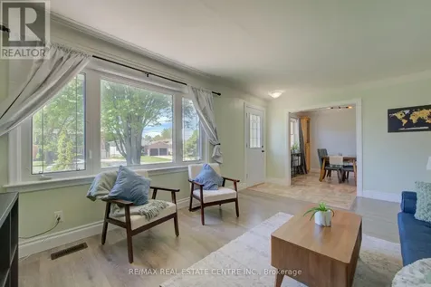 17 Daniel Avenue Kitchener ON N2K 1E8