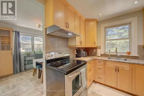 17 Daniel Avenue Kitchener ON N2K 1E8