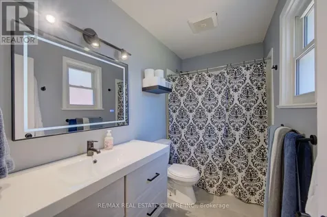 17 Daniel Avenue Kitchener ON N2K 1E8