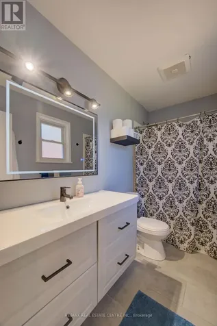 17 Daniel Avenue Kitchener ON N2K 1E8