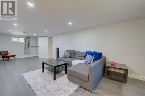17 Daniel Avenue Kitchener ON N2K 1E8