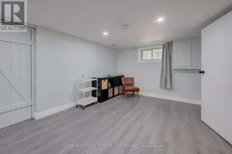 17 Daniel Avenue Kitchener ON N2K 1E8