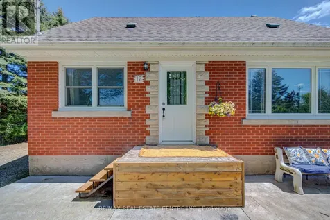17 Daniel Avenue Kitchener ON N2K 1E8