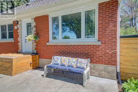 17 Daniel Avenue Kitchener ON N2K 1E8