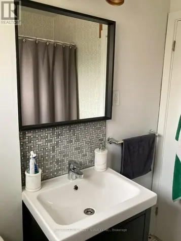 306 Clare Street Ottawa ON K1Z 7E6
