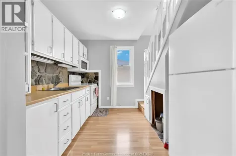 1226 Aubin Windsor ON N8Y 4E5