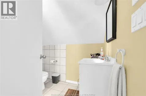 1226 Aubin Windsor ON N8Y 4E5