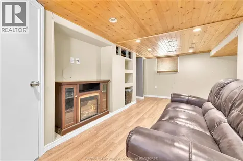 1226 Aubin Windsor ON N8Y 4E5