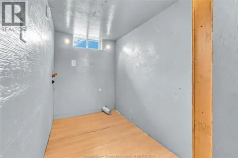 1226 Aubin Windsor ON N8Y 4E5