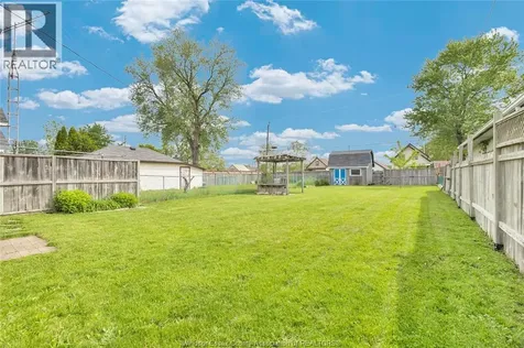 1226 Aubin Windsor ON N8Y 4E5