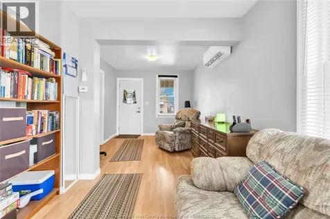 1226 Aubin Windsor ON N8Y 4E5