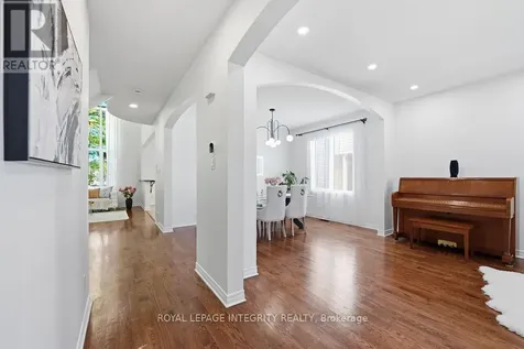 72 Maricona Way Ottawa ON K2T 1H3