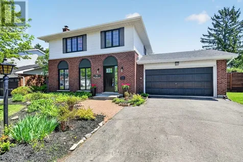 15 Markham Avenue Ottawa ON K2G 3Z1