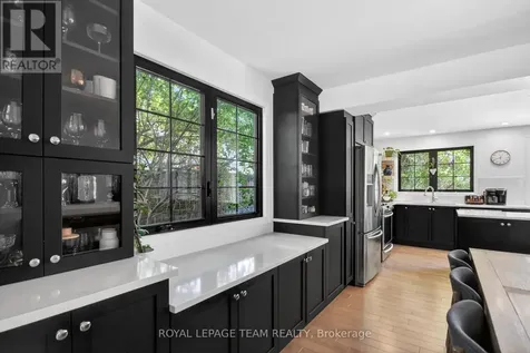15 Markham Avenue Ottawa ON K2G 3Z1