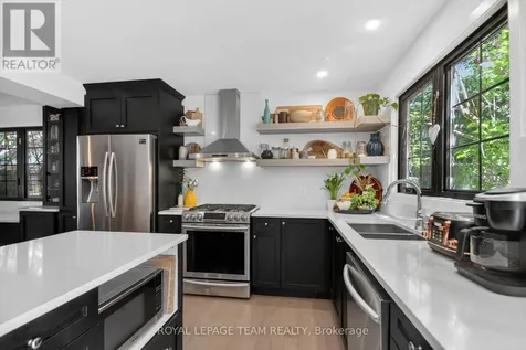 15 Markham Avenue Ottawa ON K2G 3Z1