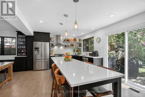 15 Markham Avenue Ottawa ON K2G 3Z1