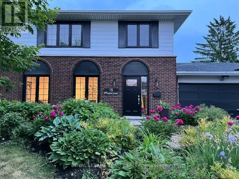 15 Markham Avenue Ottawa ON K2G 3Z1