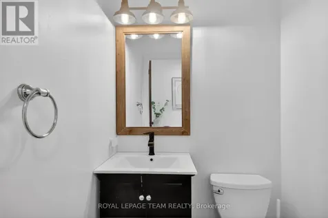 15 Markham Avenue Ottawa ON K2G 3Z1