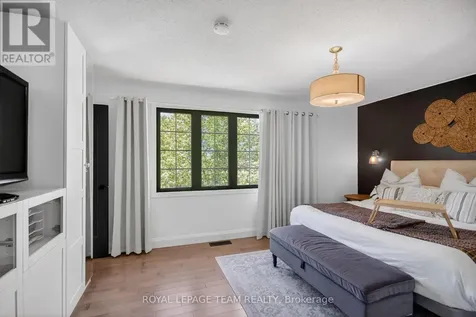 15 Markham Avenue Ottawa ON K2G 3Z1