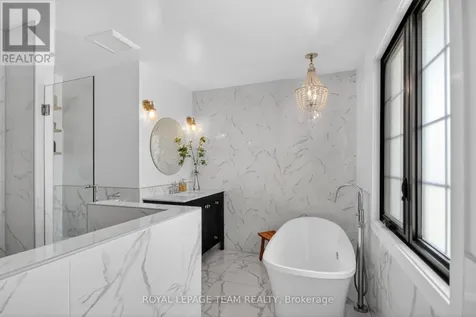 15 Markham Avenue Ottawa ON K2G 3Z1