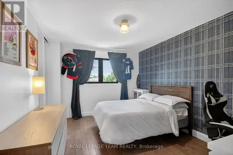 15 Markham Avenue Ottawa ON K2G 3Z1