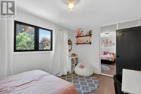 15 Markham Avenue Ottawa ON K2G 3Z1