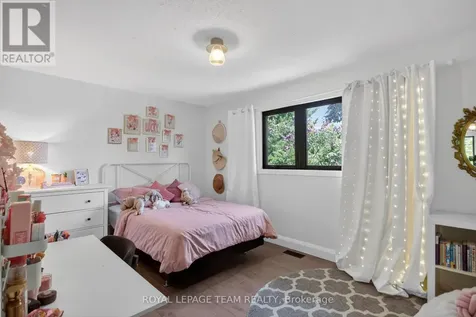 15 Markham Avenue Ottawa ON K2G 3Z1