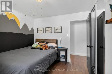 15 Markham Avenue Ottawa ON K2G 3Z1