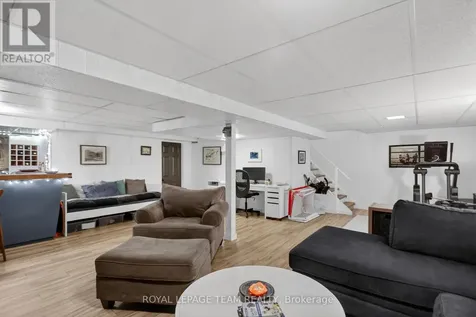 15 Markham Avenue Ottawa ON K2G 3Z1
